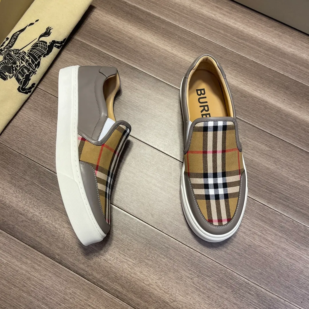 ☕P360💰《BURBERRY》【Original order·Version】Burberry: Top 🔝Purchasing agent🔍🔍The latest men's counter is on sale simultaneously, the original version imported from Italy🔝·Nappa calfskin·Brand totem cloth· Highlighting the (high-end, extravagance, class) travel, home, and best choice" exquisite workmanship (Imported water-dyed leather lining from Italy 🇮🇹), sole: original sole provided by the original factory, ⚠️exclusive double layer Activity·TPR rubber·molded outsole; super comfortable·wear-resistant·non-slip·environmental protection🌳🌳🌳, the real thing is more beautiful🎬The real thing is more beautiful🔍🔍 (high quality·follow the order) You can enter and exit the counter at will: Size: 38·39·40·41·42·43·44 (🎉Customized 45) Welcome to order...☕️